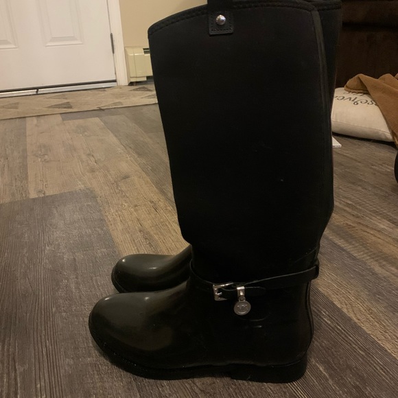 Michael Kors women’s rain boots - Picture 2 of 6